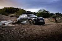 foto: Audi Q8 e-tron edition Dakar_07.jpg