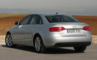 Audi_A4_405