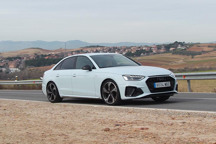 Prueba Audi A4 35 TFSI MHEV Black Line edition delantera dinamica